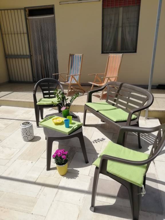 Apartment with yard — photo 2