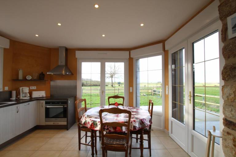 Gite with barbecue, terrace & yard | Dogs allowed — photo 2