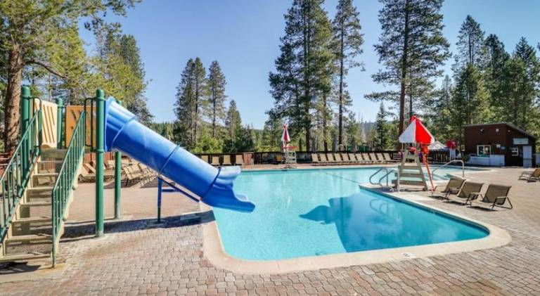 Dog-friendly home with a firepit private hot tub pool & sauna access — photo 5