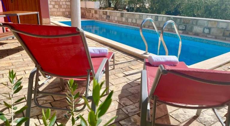 Apartment with pool in Tucepi
