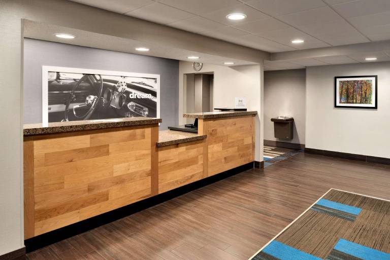 Hampton Inn Appleton (Fox River Mall Area) — photo 5