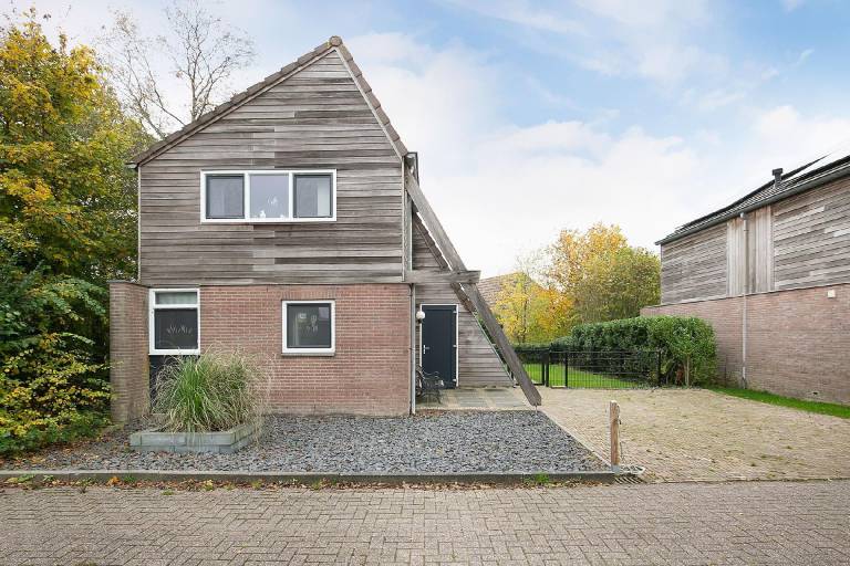 Mit Blick auf das Wasser