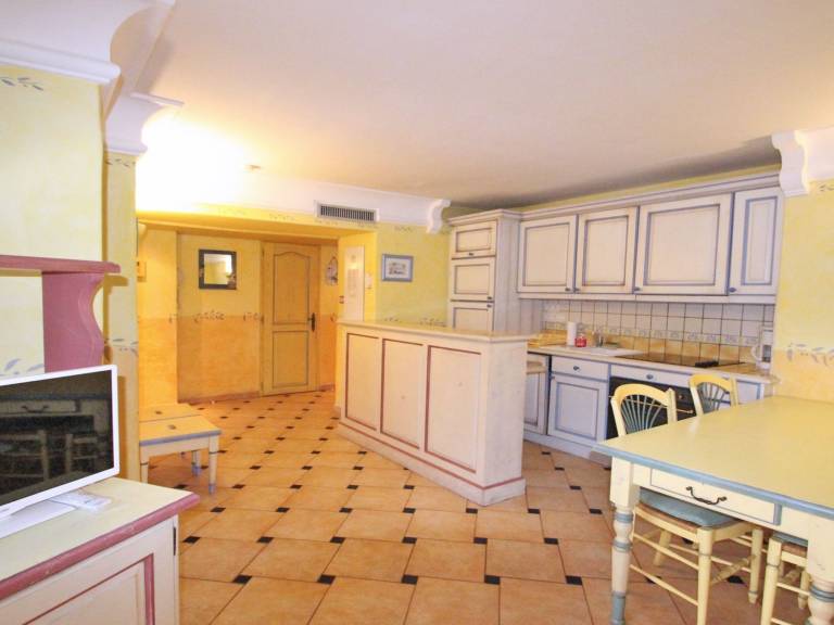 Holiday apartment with pool, garden & terrace — photo 5