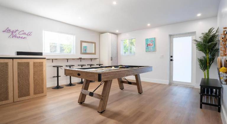 5BR HotTubPoolTableMiniGolf 7 min to Wynwood — photo 3