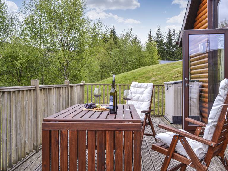 Cottage with yard | Water view — photo 2