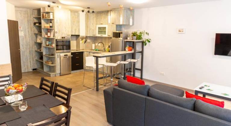 Wonderful holiday apartment with patio | Near Alexander Nevsky Cathedral | Good for workation | Pet-friendly — photo 2