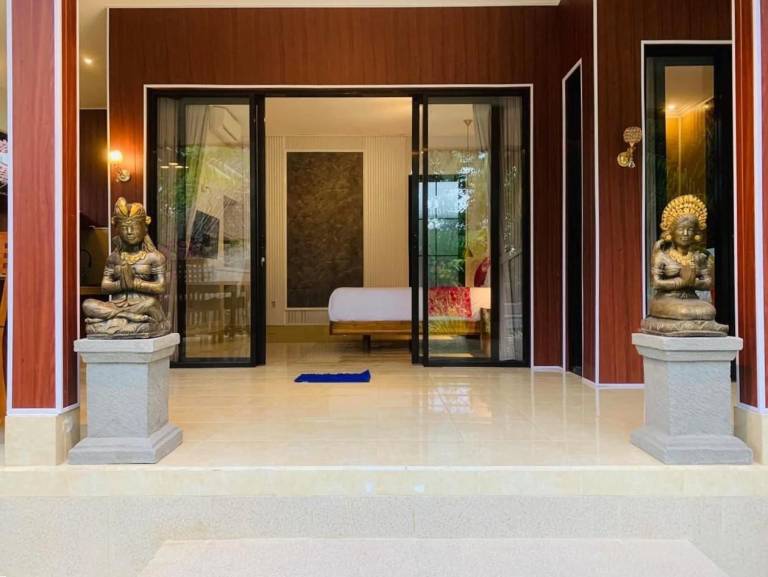 Villa with hot tub & pool | Perfect for remote work — photo 3