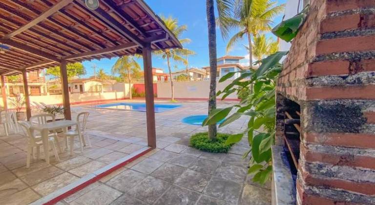 House with pool — photo 4
