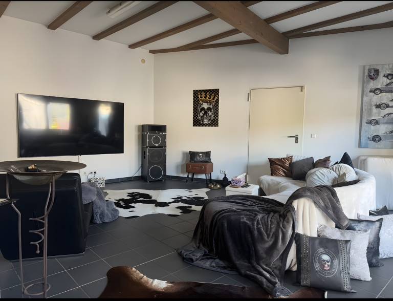 Wonderful holiday apartment with pool, yard & barbeque | Mountain view | Good for workation | Pet-friendly — photo 4