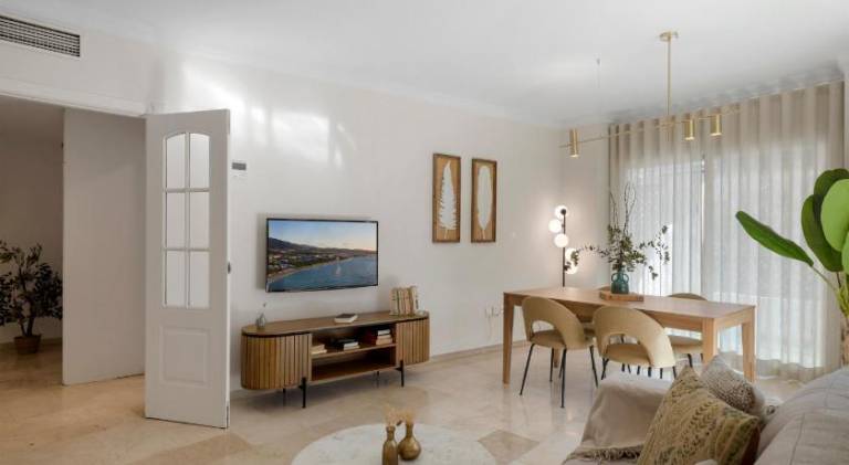 Apartment with pool — photo 2