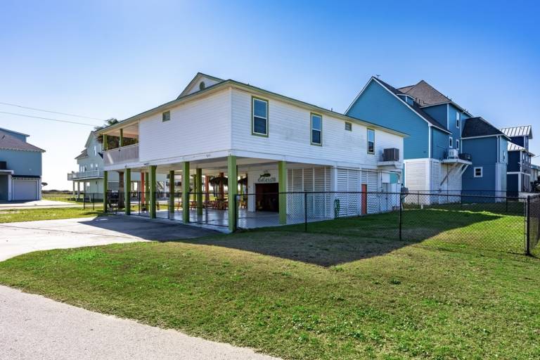 Vacation home with yard & barbecue | Beach view — photo 2