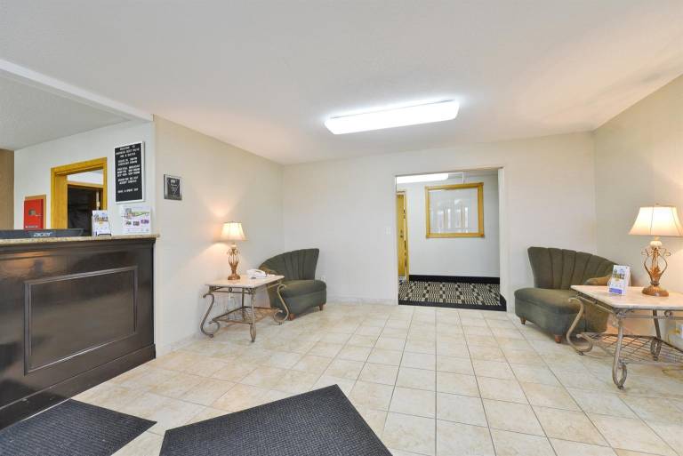 Americas Best Value Inn & Suites Bismarck — photo 5