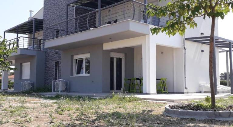 Rental apartment with terrace & yard | Pets allowed in Thessaloniki