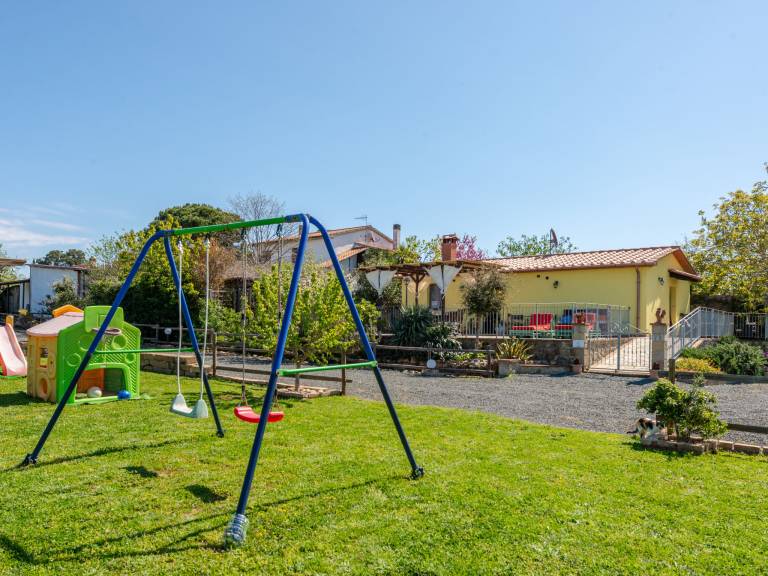 Vacation home with pool, yard & grill — photo 4