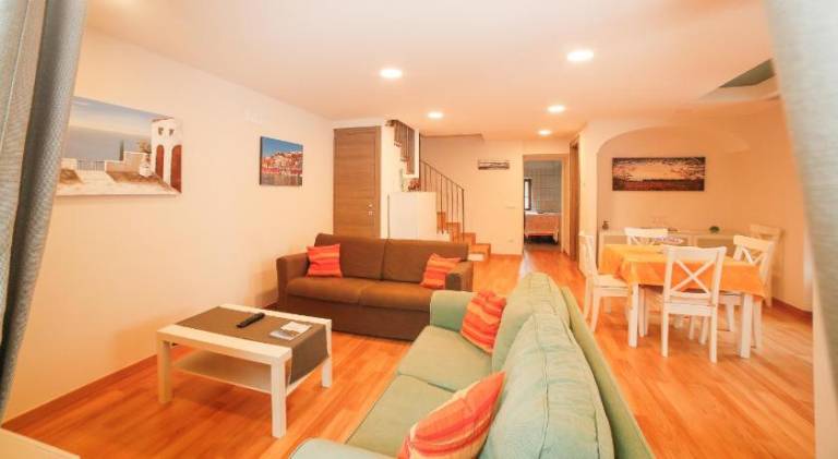 Wonderful serviced apartment with yard & patio | Dogs allowed — photo 2