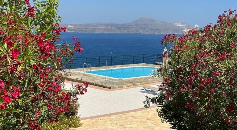 Βίλα Paralia Almirida