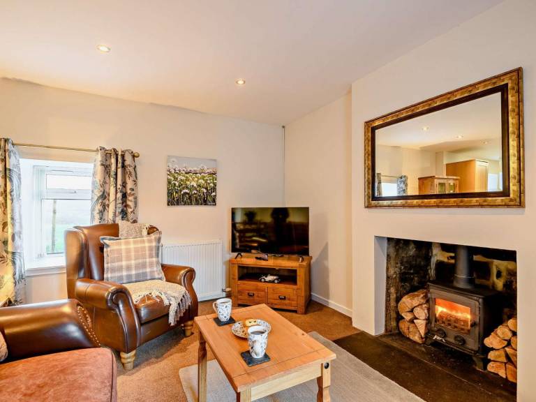 Cottage with barbeque & yard | Pet-friendly — photo 4