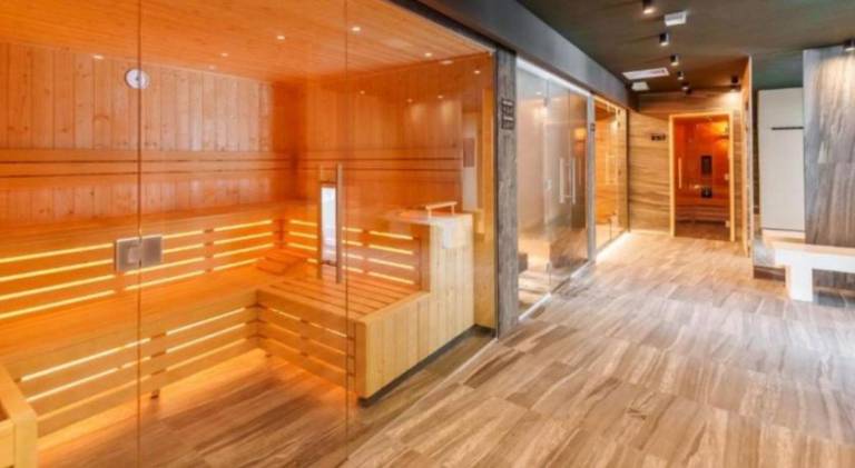 Apartment with hot tub & pool — photo 4