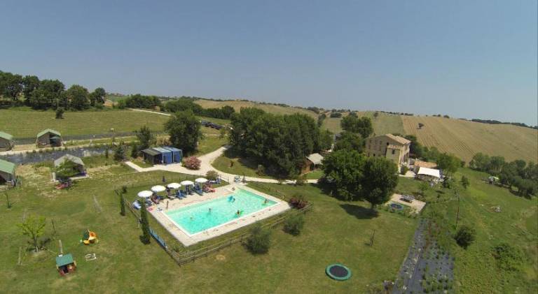 Rental apartment with barbeque, terrace & private pool in Senigallia