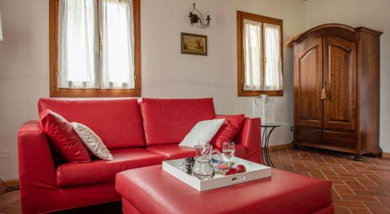 Big holiday apartment with private pool, BBQ & yard | Dogs allowed — photo 2