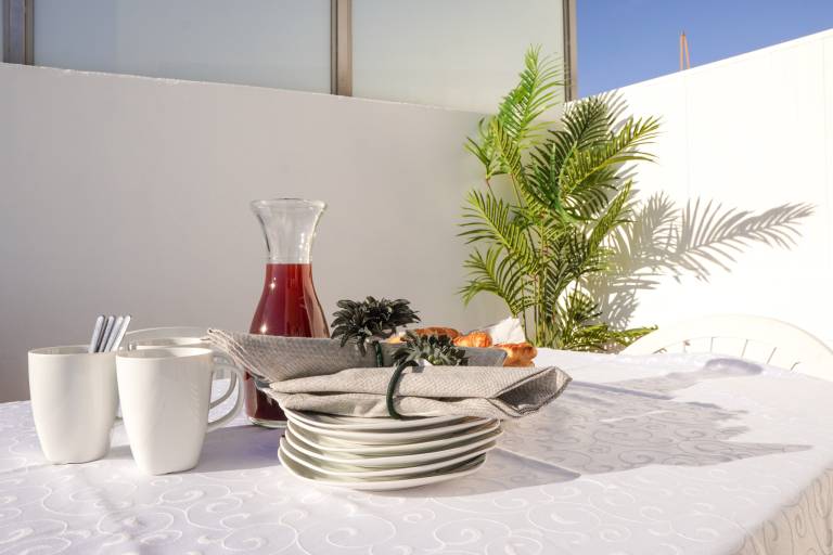 Villa with garden, BBQ & patio — photo 4