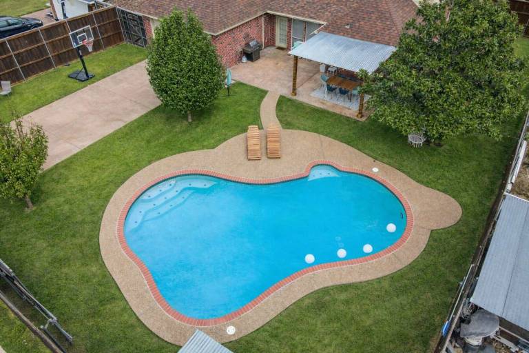 Vacation home with private pool & garden in Addison, TX