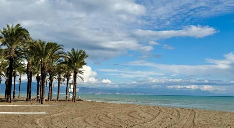 Pleasant apartment with terrace, private pool & yard | Next to the beach | Suitable for remote work | Pets allowed in Torremolinos