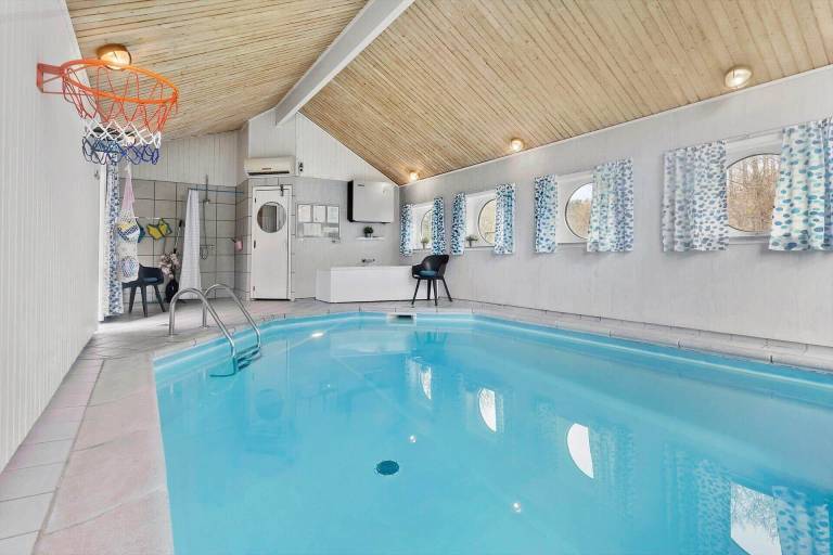 Vacation home with pool, hot tub & sauna — photo 3