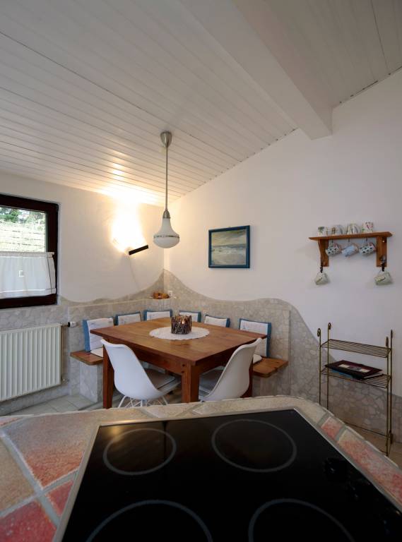 Family-oriented vacation home with grill, yard & patio | Close to the beach | Pets are welcome — photo 5