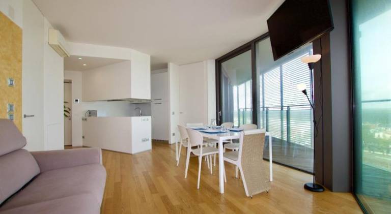 Wonderful serviced apartment with pool & patio | Beach nearby | Pets are welcome — photo 4