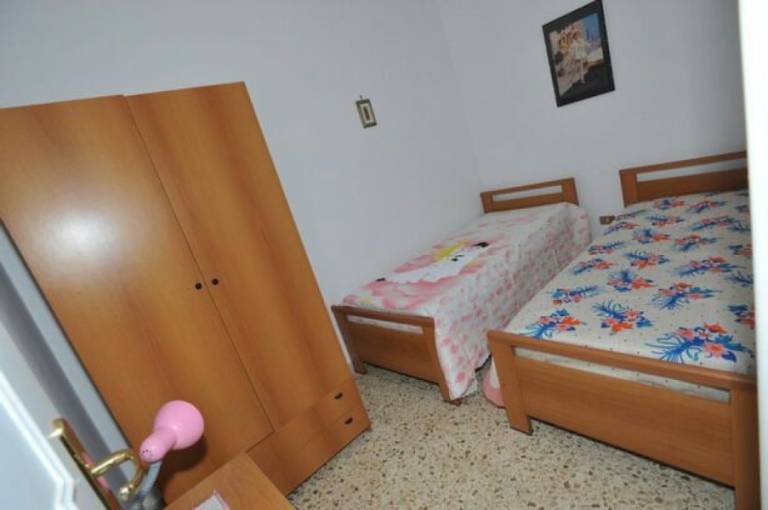 Family-friendly rental apartment with yard | Beach nearby | Dogs allowed — photo 4