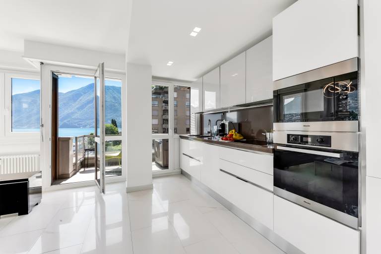 Apartment with terrace | Water view — photo 5