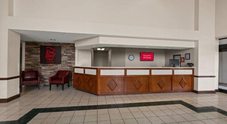 Red Roof Inn & Suites Newnan — photo 5