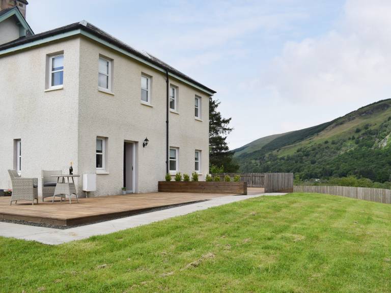 Family-friendly cottage with barbeque & garden | River view | Pets allowed in Stirling