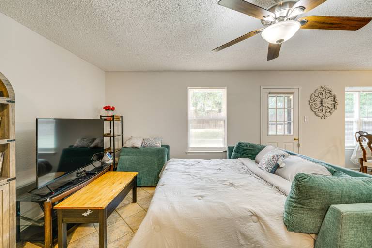1 Mi to Denton Square: Family Home w/ Fenced Yard! — photo 4