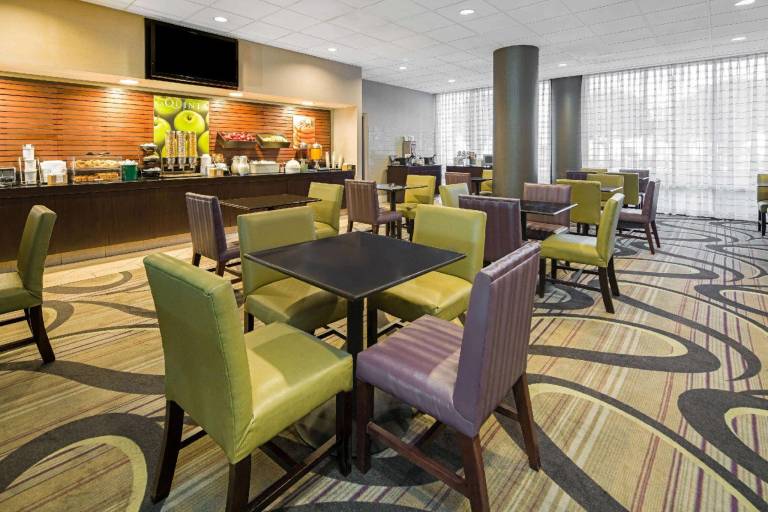 La Quinta Inn & Suites by Wyndham Buena Park — photo 4