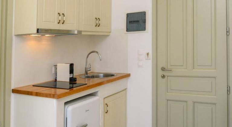Beautiful serviced apartment with patio | Close to the beach | Dogs allowed — photo 4
