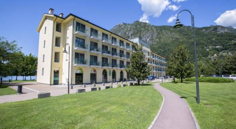 Beautiful holiday apartment | Next to the beach | Dogs allowed in Porlezza
