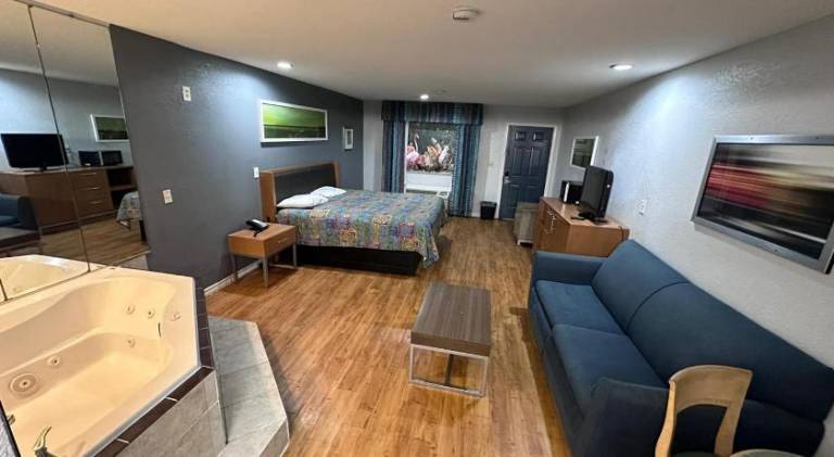 Mustang Inn and Suites — photo 2