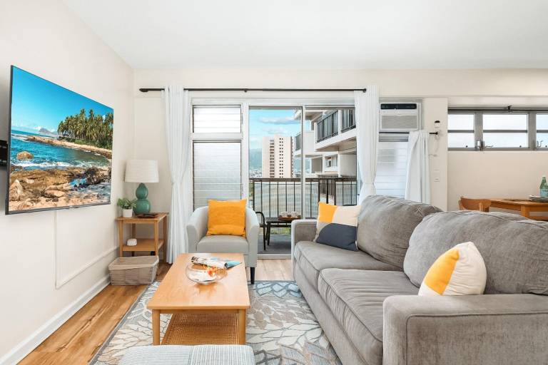 2BR/2BA Condos in Kuhio at Waikiki with Parking! — photo 2