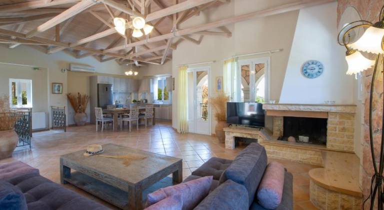 Big villa with jacuzzi, private pool & patio | Pets allowed — photo 5