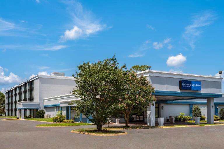 Days Hotel by Wyndham Williamsburg I-64 — photo 4