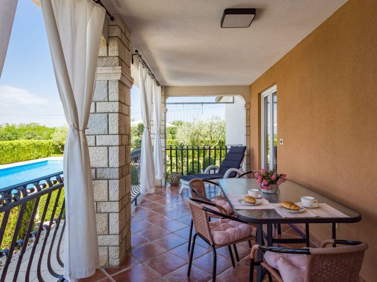Fully equipped nice apartment with yard, grill & pool | Pet-friendly — photo 3