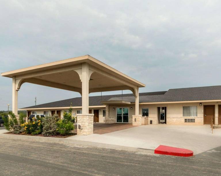 Inn in Junction, TX