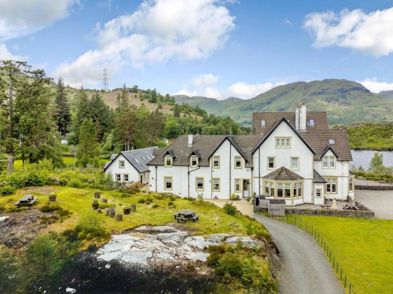 Cottage | Water view in Stirling