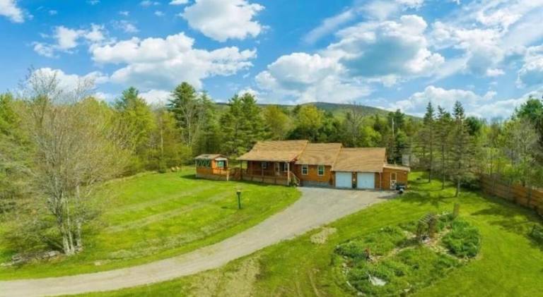 Vacation home with hot tub in Windham, NY