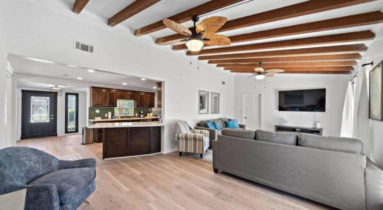 House with pool | Perfect for remote work | Dogs allowed in La Porte, TX