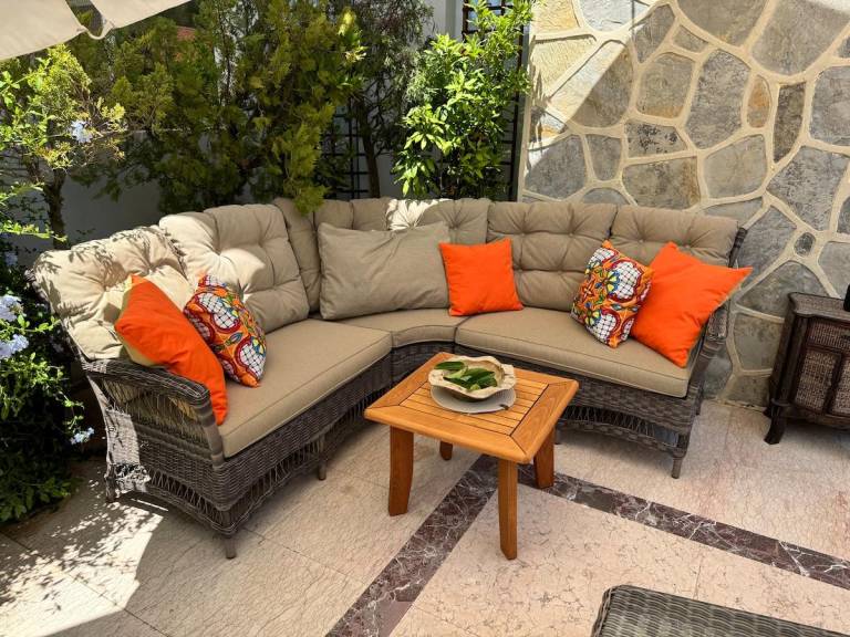 Vacation home with garden, pool & barbecue — photo 4