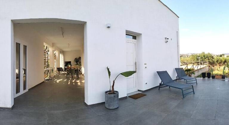 House with patio & yard in Custonaci