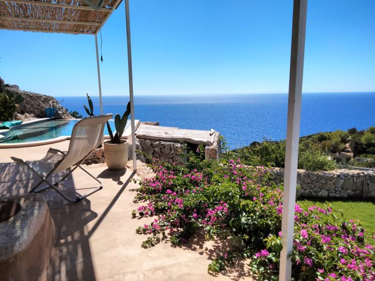 Villa with garden, patio & private pool — photo 2
